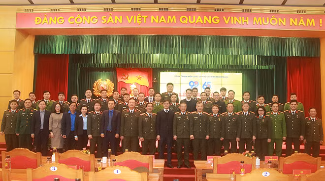 Các đại biểu dự hội nghị. Các đại biểu dự hội nghị.