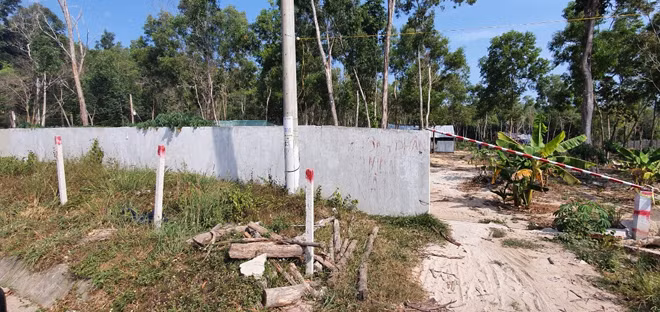 Khu đất có diện tích trên 13 ngàn m² được Nguyễn Văn Em bao chiếm.