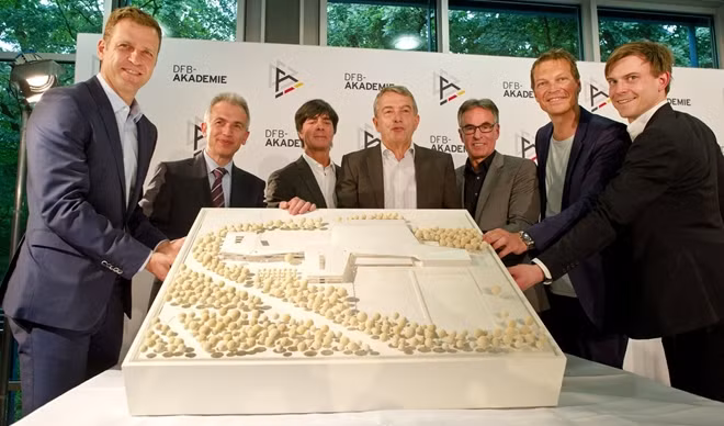 Oliver Bierhoff tuyên bố DFB-Akademie là “dự án thế kỷ” của bóng đá Đức.