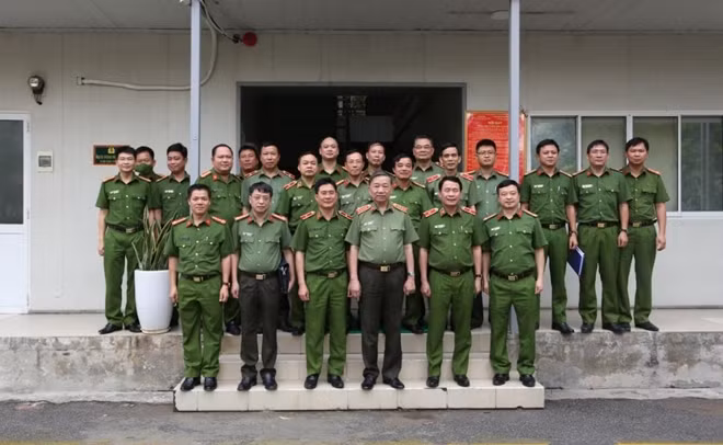 Bộ trưởng Tô Lâm và các đại biểu tại Cục Cảnh sát PCCC và CNCH.