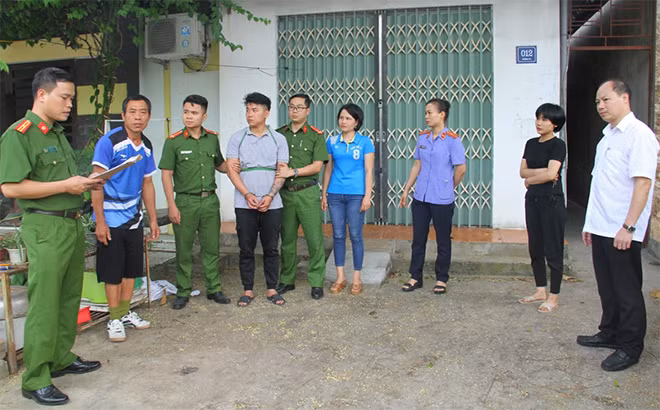 Cơ quan Cảnh sát điều tra thi hành lệnh khám xét nơi ở của Đoàn Văn Trường.