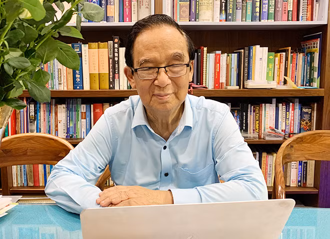 GS.NGND Nguyễn Lân Dũng.