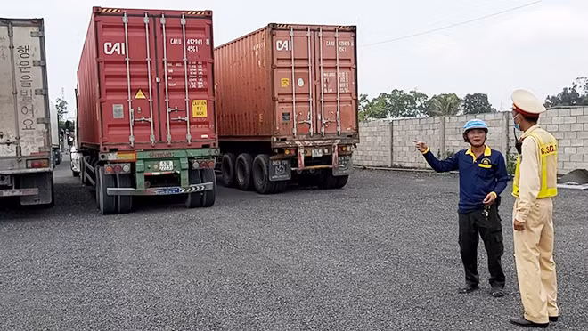 Phương tiện có liên quan.