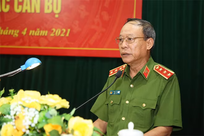 Thứ trưởng Lê Quý Vương phát biểu giao nhiệm vụ đối với tân Giám đốc Công an tỉnh Nghệ An. Thứ trưởng Lê Quý Vương phát biểu giao nhiệm vụ đối với tân Giám đốc Công an tỉnh Nghệ An.
