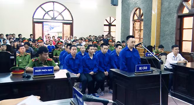 Các đối tượng được đưa ra xét xử.
