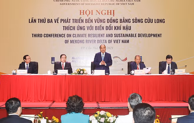 Thủ tướng Nguyễn Xuân Phúc phát biểu tại hội nghị.
