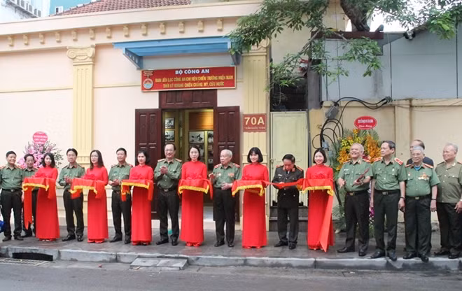 Thứ trưởng Nguyễn Văn Thành cắt băng khánh thành trụ sở Ban liên lạc Công an chi viện chiến trường miền Nam thời kỳ KCCMCN.