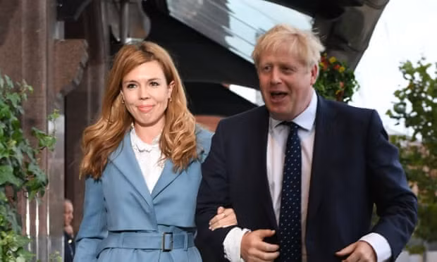 Thủ tướng Anh Boris Johnson và hôn thê Carrie Symonds trong lần xuất hiện trước công chúng.