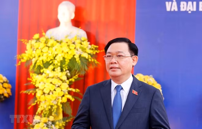 Chủ tịch Quốc hội Vương Đình Huệ trả lời phỏng vấn báo chí. (Ảnh: Doãn Tấn/TTXVN).