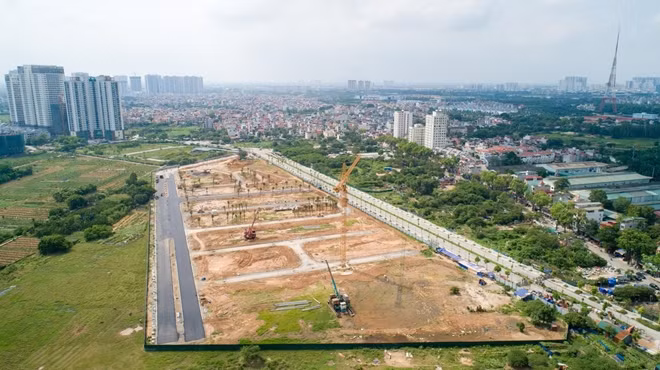 FLC Premier Parc sở hữu mặt tiền đắc địa trên các tuyến giao thông trọng điểm phía Tây gồm đường 70 mở rộng, đường Lê Quang Đạo kéo dài, được quy hoạch bài bản theo kiến trúc Pháp cổ điển và đầu tư đồng bộ về tiện ích cao cấp nhằm định hướng trở thành một biểu tượng sống mới năng động giữa trung tâm Thủ đô.