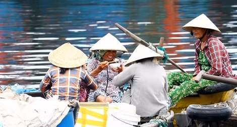 Những nhịp chèo chênh vênh nơi hải cảng