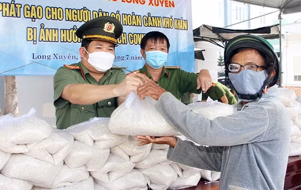 Nghĩa tình với người dân trong đại dịch ảnh 5