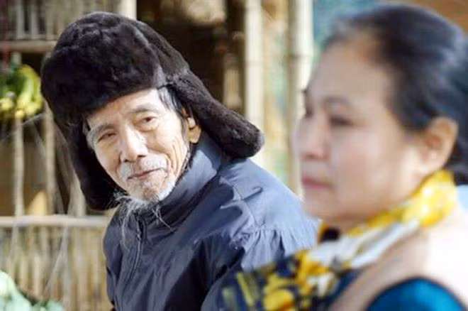 NSND Trần Hạnh trong phim “Bão qua làng”.
