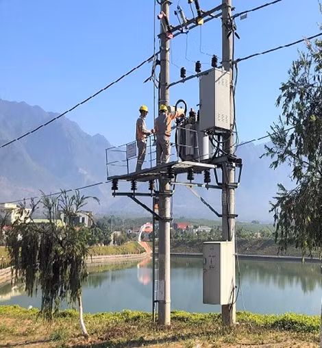 Từ ngày 6-9/7, 27 Công ty Điện lực đóng trên địa bàn các tỉnh không thực hiện ngừng cấp điện theo kế hoạch trên các đường dây, trạm biến áp có ảnh hưởng đến việc cấp điện cho các địa điểm tổ chức thi. Từ ngày 6-9/7, 27 Công ty Điện lực đóng trên địa bàn các tỉnh không thực hiện ngừng cấp điện theo kế hoạch trên các đường dây, trạm biến áp có ảnh hưởng đến việc cấp điện cho các địa điểm tổ chức thi.