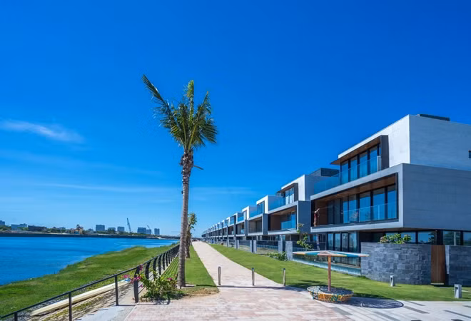 Toàn cảnh mặt sau khu biệt thự với phố đi bộ ven sông, hồ bơi từng căn nhà View trực diện dòng sông huyền thoại.