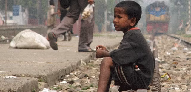 Nhiều em nhỏ trở thành mồ côi sau khi cha mẹ bị giết.