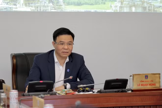 Tổng giám đốc Lê Mạnh Hùng phát biểu tại cuộc họp giao ban lãnh đạo Petrovietnam và lãnh đạo các đơn vị thành viên.
