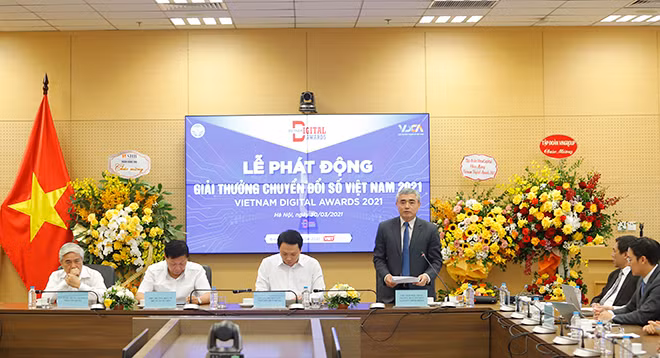 TS. Nguyễn Minh Hồng - Chủ tịch VDCA, Trưởng Ban Tổ chức Vietnam Digital Awards 2021 phát biểu tại buổi lễ.