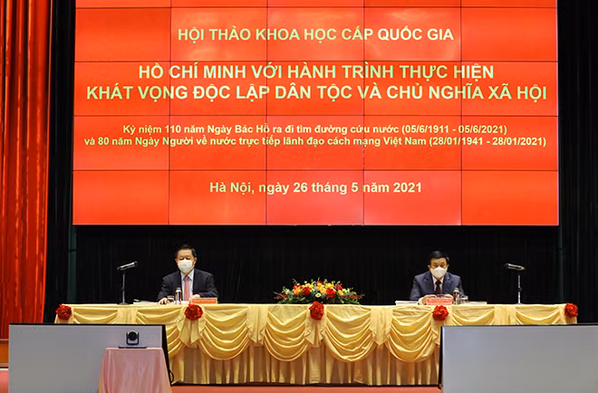 Giám đốc Học viện Chính trị quốc gia Hồ Chí Minh, Chủ tịch Hội đồng Lý luận Trung ương Nguyễn Xuân Thắng và Trưởng Ban Tuyên giáo Trung ương Nguyễn Trọng Nghĩa chủ trì Hội thảo.