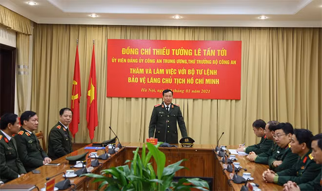Thứ trưởng Lê Tấn Tới phát biểu tại buổi làm việc. Thứ trưởng Lê Tấn Tới phát biểu tại buổi làm việc.