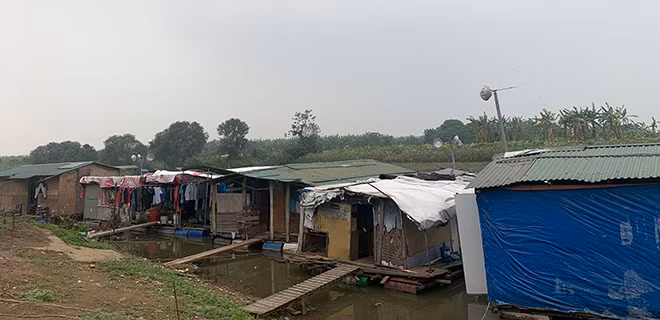 Khi triển khai đề án quy hoạch hai bên bờ sông Hồng, xóm nổi bãi giữa là một vấn đề cần giải quyết. Khi triển khai đề án quy hoạch hai bên bờ sông Hồng, xóm nổi bãi giữa là một vấn đề cần giải quyết.