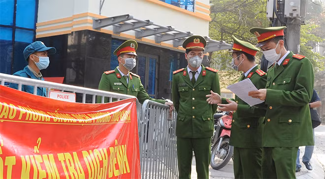 Lực lượng Công an nhân dân tăng cường công tác phòng, chống dịch bệnh COVID-19 trong tình hình mới. Lực lượng Công an nhân dân tăng cường công tác phòng, chống dịch bệnh COVID-19 trong tình hình mới.