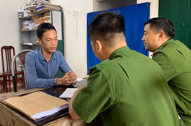 Một đối tượng lừa đảo chiếm đoạt tài sản sau khi đầu tư tiền ảo thua lỗ. Một đối tượng lừa đảo chiếm đoạt tài sản sau khi đầu tư tiền ảo thua lỗ.
