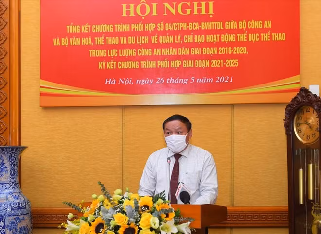 Bộ trưởng Nguyễn Văn Hùng phát biểu tại hội nghị.