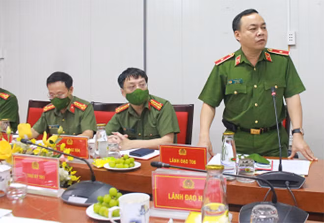 Thiếu tướng Lê Quang Bốn, Hiệu trưởng Trường Đại học PCCC phát biểu tại buổi làm việc.