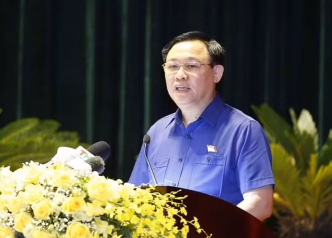 Chủ tịch Quốc hội phát biểu tại buổi tiếp xúc cử tri.