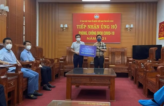 Ủng hộ công tác phòng, chống dịch tại Bắc Ninh 100 triệu đồng.