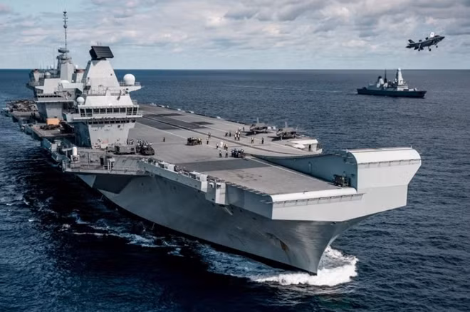 Nhóm tác chiến tàu sân bay Queen Elizabeth của Hải quân Hoàng gia Anh.