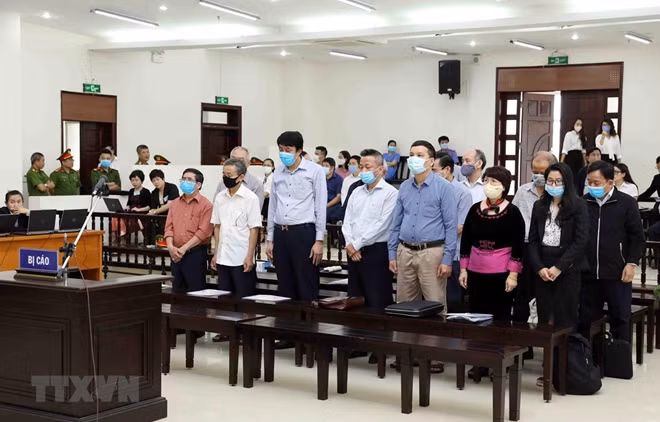Các bị cáo tại phiên toà.