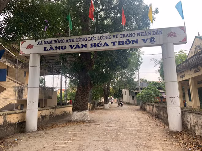 Đường vào khu di tích.