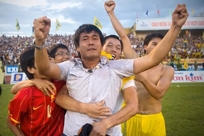 Ngân hàng Bắc Á và CLB Sông Lam Nghệ An đã đạt đỉnh từ... 10 năm trước, với chức vô địch V-League 2011.