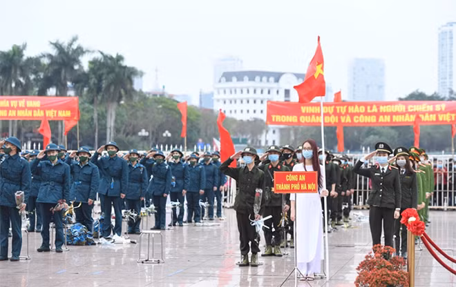 Các tân binh CAND háo hức lên đường làm nghĩa vụ.