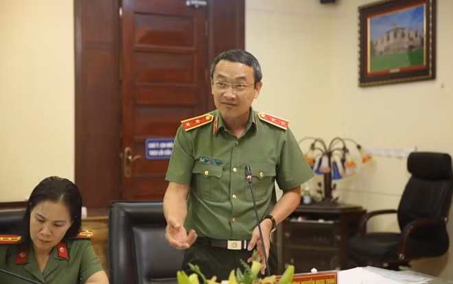 Trung tướng Nguyễn Ngọc Toàn, Cục trưởng Cục công tác Đảng và công tác Chính trị-Bộ Công an phát biểu tại Hội nghị.