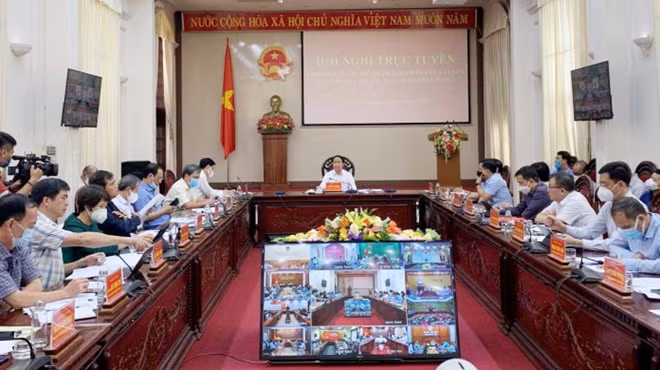 Phó Thủ tướng Lê Văn Thành chủ trì cuộc họp trực tuyến.