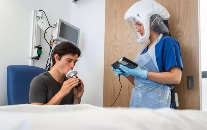 Làn sóng mới của đại dịch COVID-19 khiến nhiều quốc gia phải tính đến chiến lược dài hơi. Làn sóng mới của đại dịch COVID-19 khiến nhiều quốc gia phải tính đến chiến lược dài hơi.