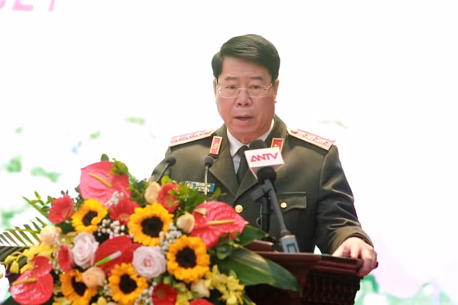 Thứ trưởng Bùi Văn Nam phát biểu tại Hội nghị.