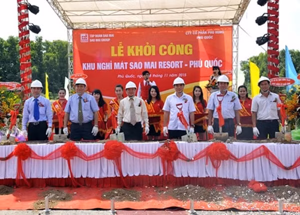 Lãnh đạo Tập đoàn Sao Mai và đại biểu thực hiện nghi thức khởi công khu nghỉ mát Sao Mai Resort Phú Quốc.
