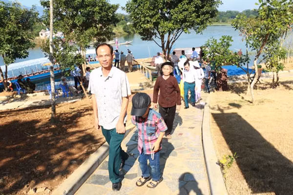 Chuỗi hoạt động của Tuần “Đại đoàn kết các dân tộc - Di sản văn hóa Việt Nam 2015” thu hút rât đông du khách.