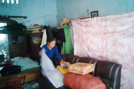 Căn nhà nhỏ chủ yếu để chứa đồ làm từ thiện của bà Sáu.