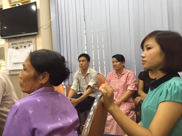 Sản phụ Phạm Thị Thuận có mặt cùng gia đình.