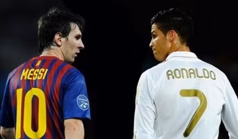 Messi (trái), đối thủ lớn nhất trong sự nghiệp của C.Ronaldo xuất hiện ngay trong phần đầu bộ phim.