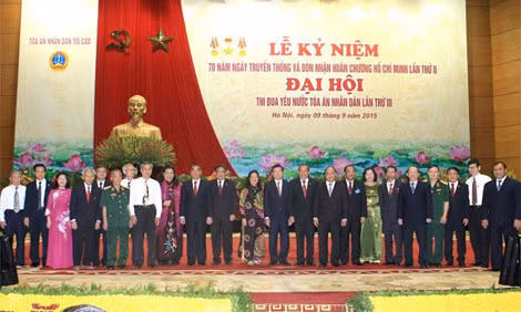 Chủ tịch nước Trương Tấn Sang và các đồng chí lãnh đạo Đảng, Nhà nước, lãnh đạo và nguyên lãnh đạo TAND tối cao.