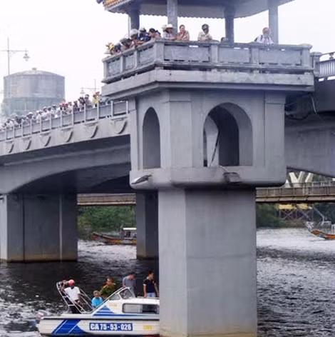 Cầu Dã Viên bắc qua sông Hương, nơi xảy ra vụ án mạng.