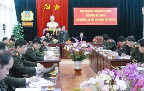 Thứ trưởng Bùi Văn Thành phát biểu tại buổi làm việc.