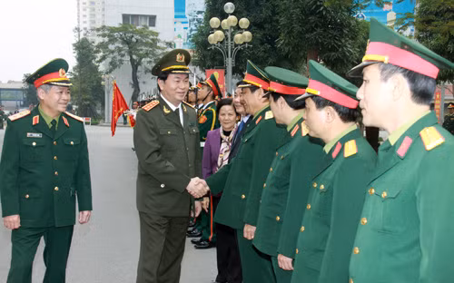 Đại tướng Trần Đại Quang với cán bộ, chiến sĩ Bộ Tư lệnh Thủ đô Hà Nội.