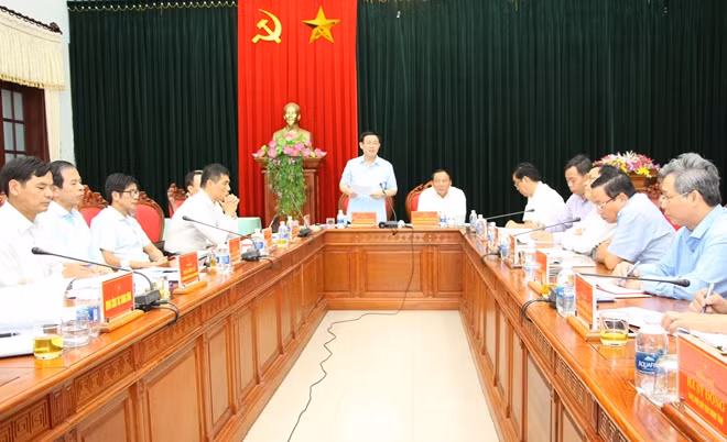 Phó Thủ tướng Vương Đình Huệ phát biểu chỉ đạo tại buổi làm việc.